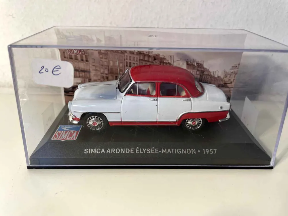 Simca Aronde Elysée-Matignon del 1957 azzurro con tetto rosso