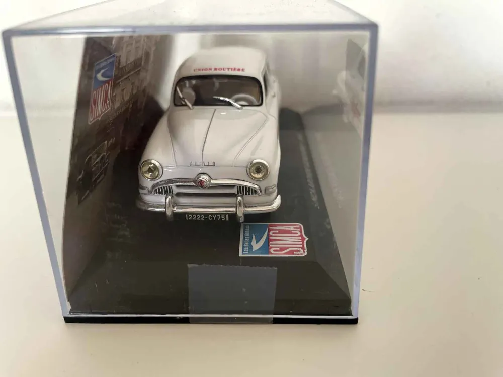 SIMCA Aronde Geneviève bianca del 1954