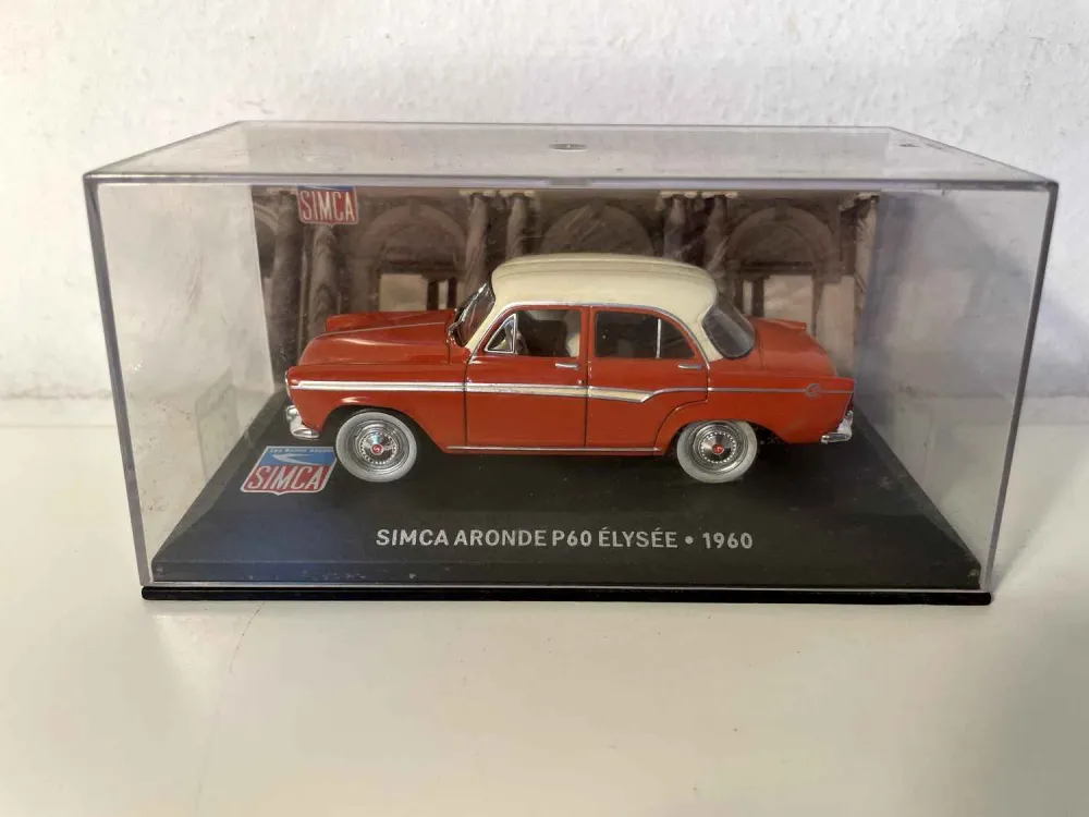 SIMCA Aronde P60 Elysée rossa - tetto arancione e beige del 1960