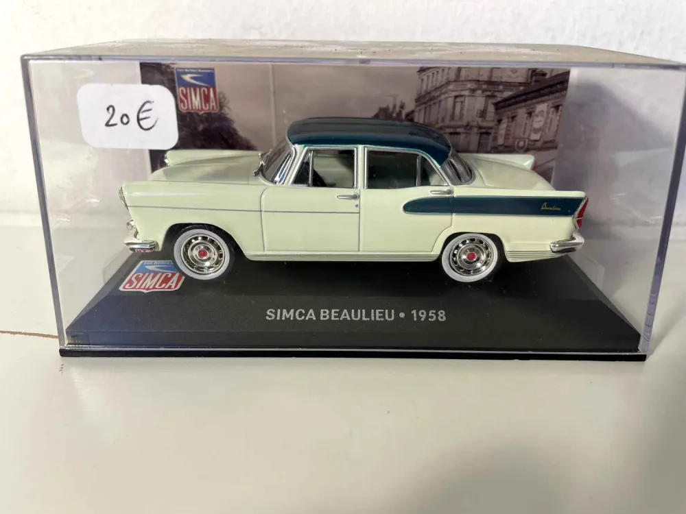SIMCA Beaulieu verde chiaro con tetto verde scuro del 1958