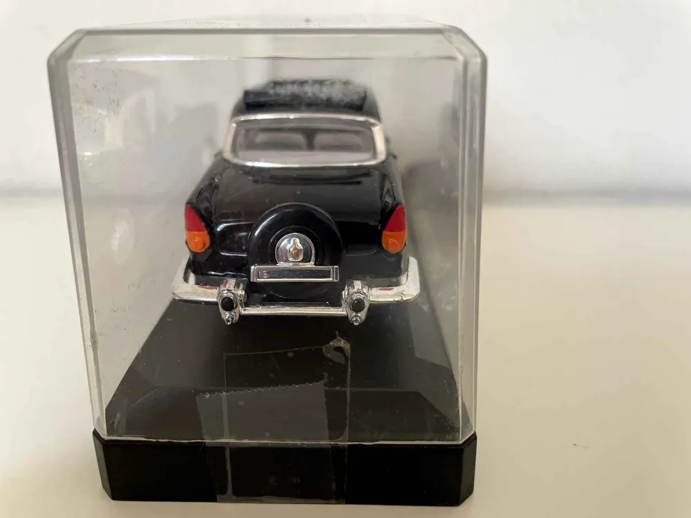 Simca Chambord Présidence nera del 1958 (riferimento Solido 4570)