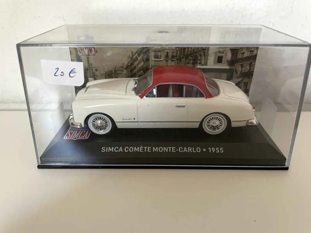 SIMCA Comète Monte-Carlo beige e tetto rosso del 1955