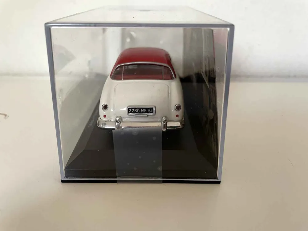 SIMCA Comète Monte-Carlo beige e tetto rosso del 1955