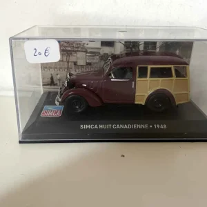 SIMCA Eight canadese del 1948 Borgogna e Marrone