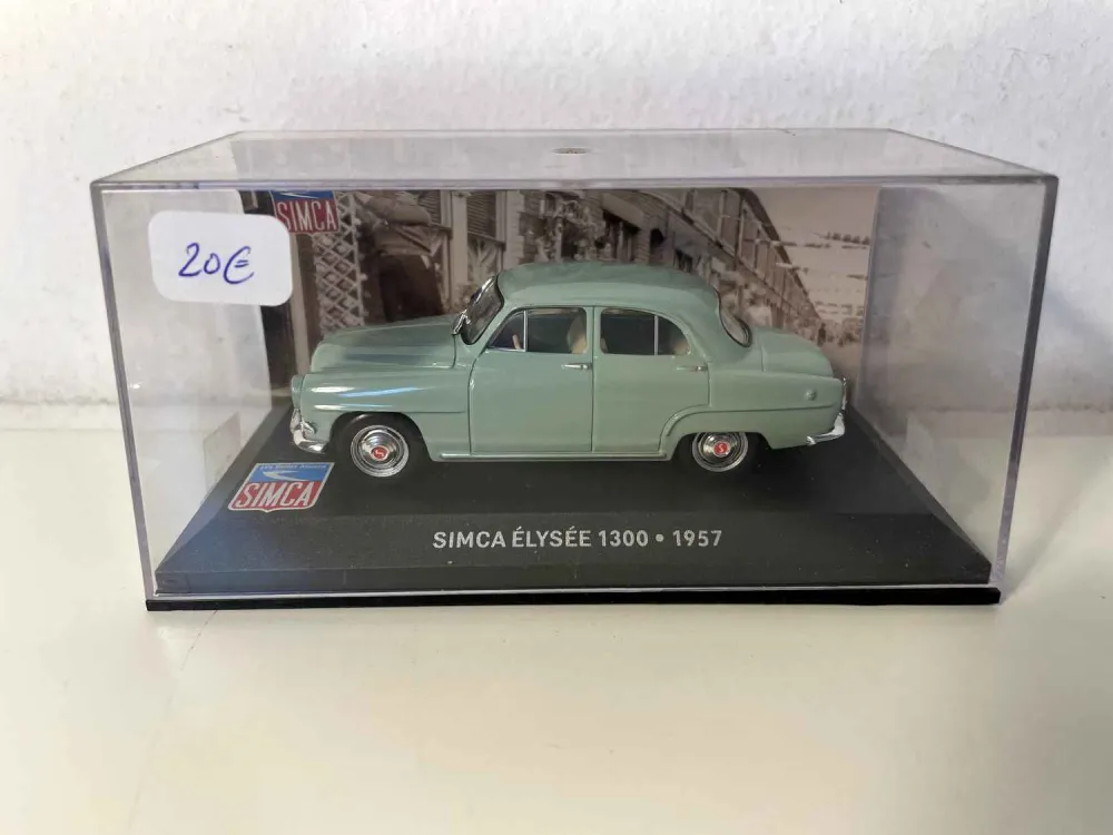SIMCA Elysée 1300 verde bottiglia del 1957