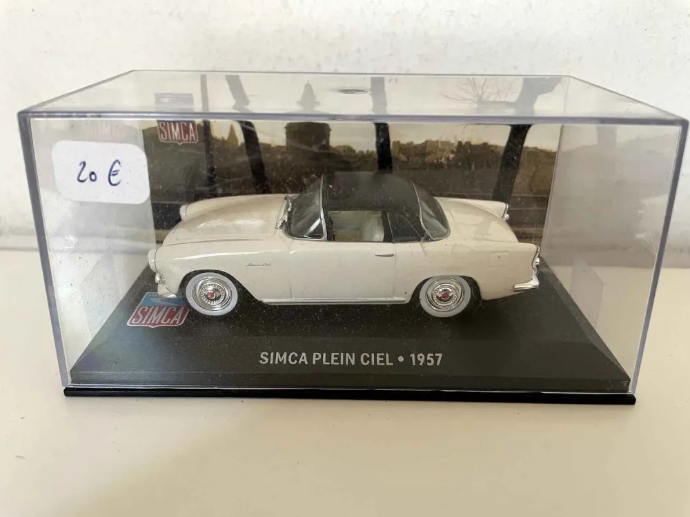 SIMCA full sky beige e tetto nero del 1957