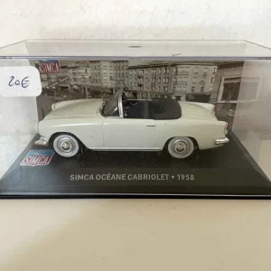 SIMCA Océane decappottabile del 1958 bianco sporco/crema