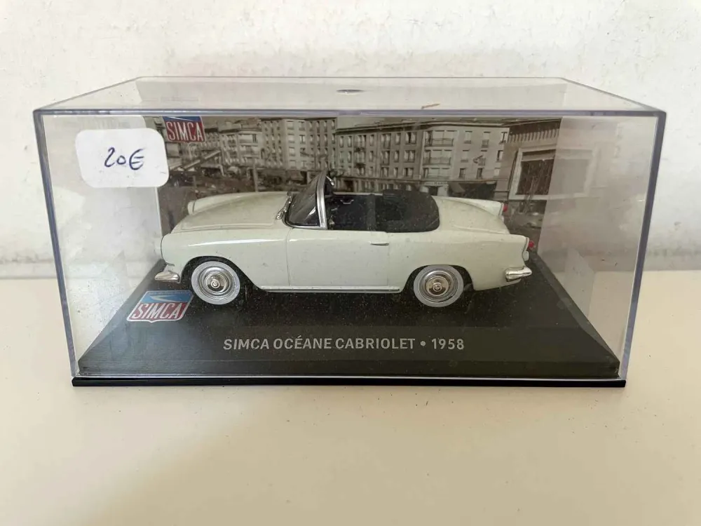 SIMCA Océane decappottabile del 1958 bianco sporco/crema