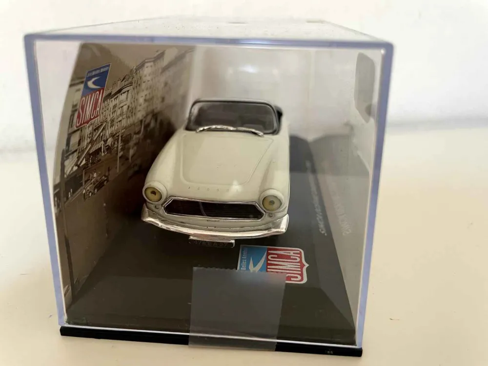 SIMCA Océane decappottabile del 1958 bianco sporco/crema