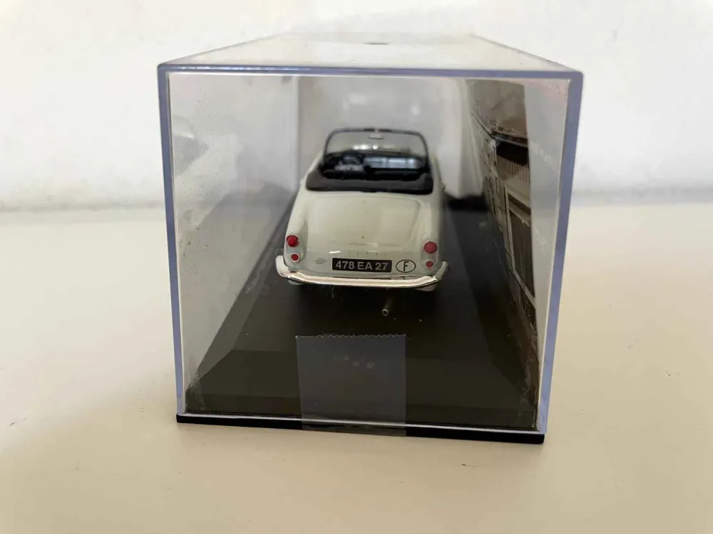 SIMCA Océane decappottabile del 1958 bianco sporco/crema