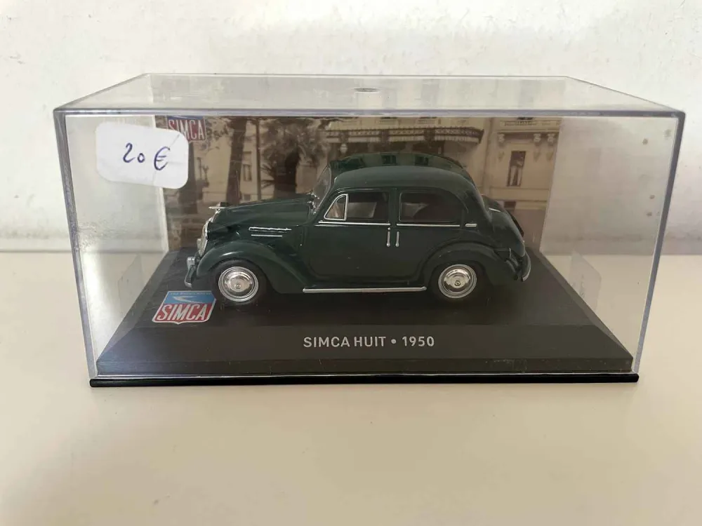 SIMCA otto verde del 1950 (Simca 8)