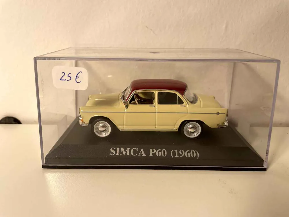 Simca P60 beige con tetto bordeaux del 1960