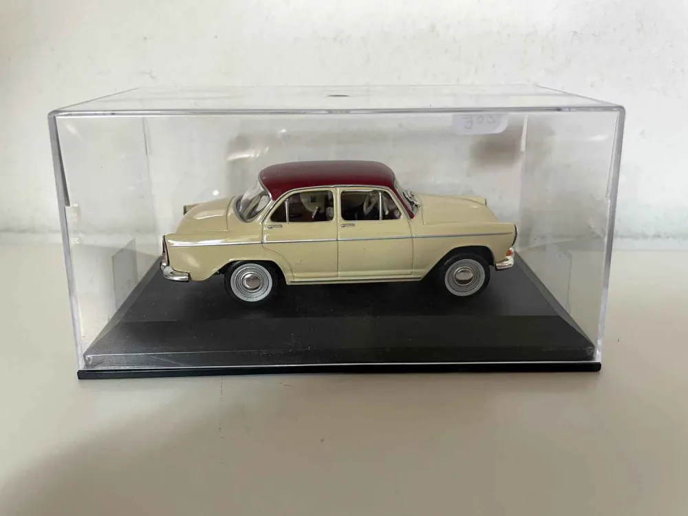 Simca P60 beige con tetto bordeaux del 1960