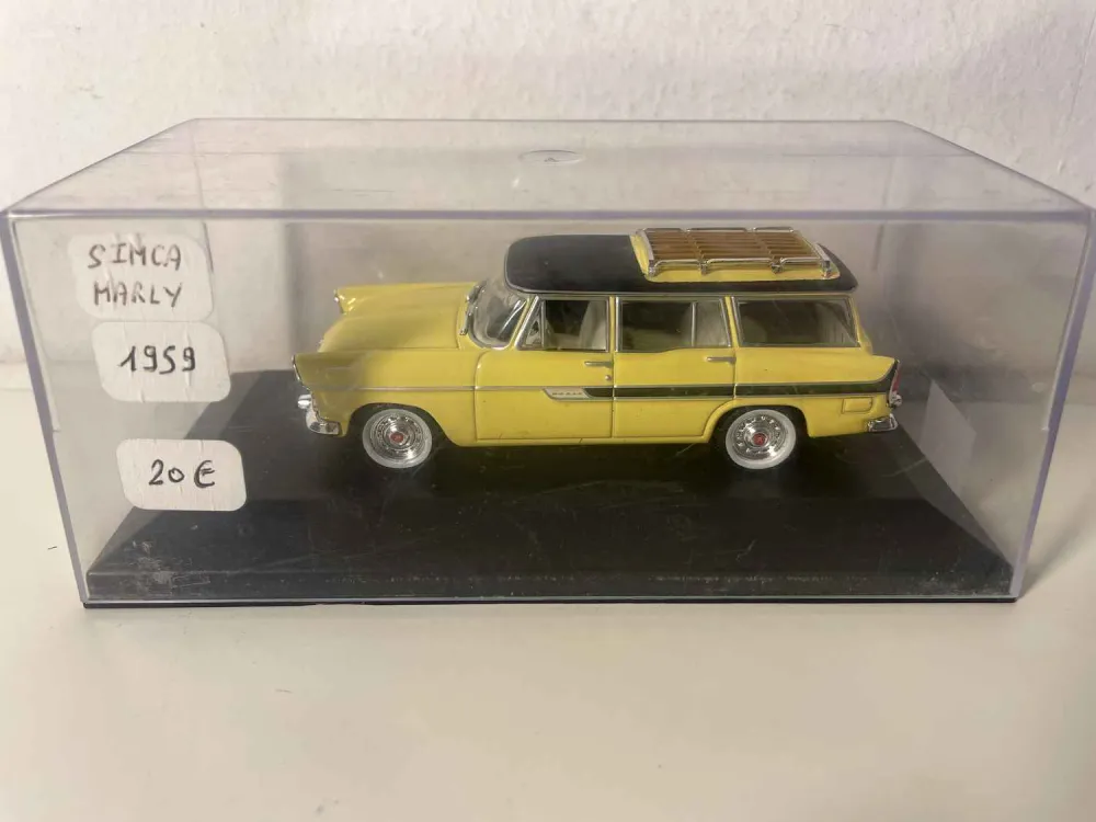 Simca Vedette Marly tetto giallo e nero con portapacchi del 1959 (box plexiglas)