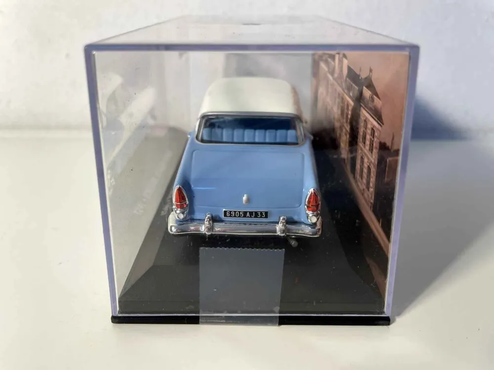 SIMCA Vedette Régence bianca e blu del 1957