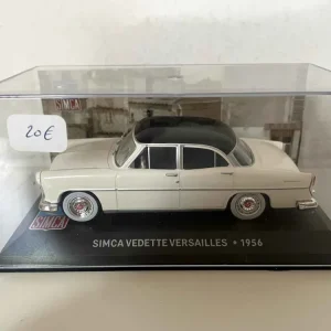SIMCA Vedette Versailles bianco sporco con tetto nero del 1956