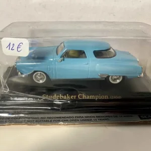 Studebaker Champion blu del 1950 (auto americana)
