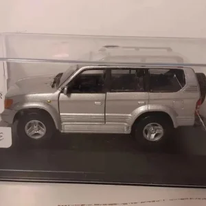 Toyota Land Cruiser grigia
