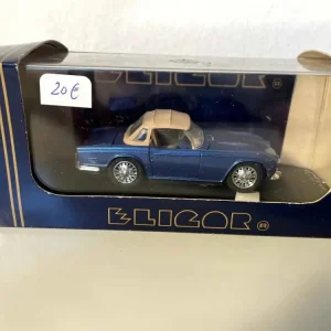 Triumph TR5 blu del 1968 con cofano marrone
