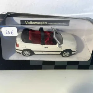 Volkswagen Golf decappottabile color crema del 1993
