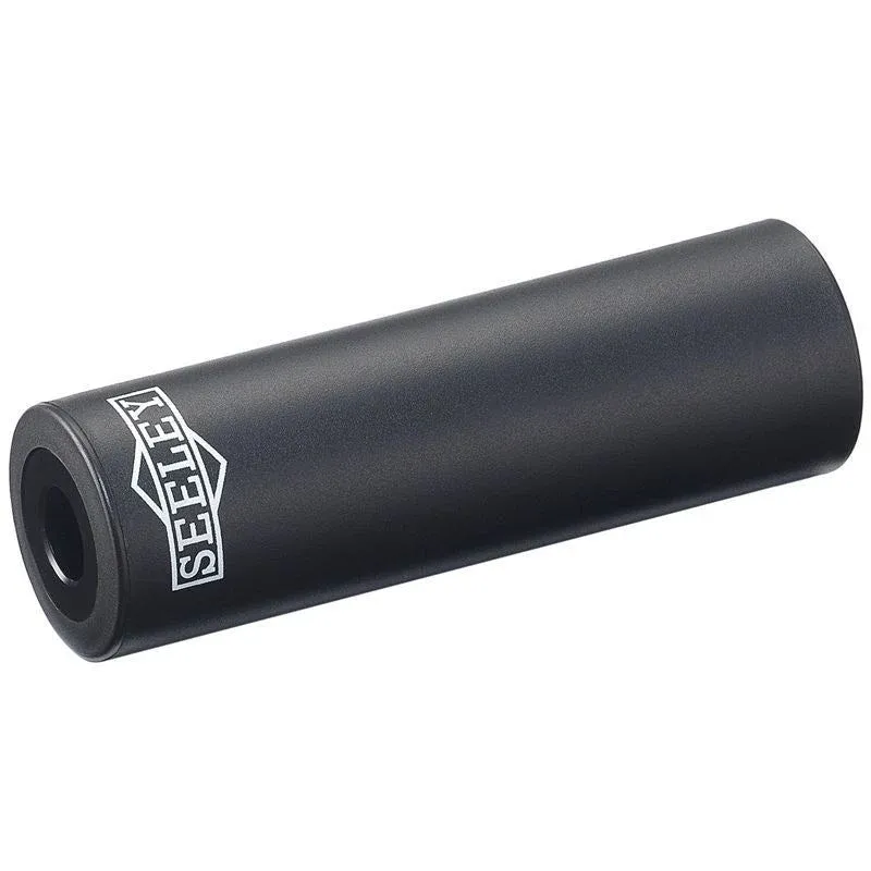 Sunday Seeley Peg (Single) 4