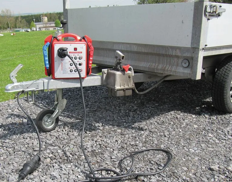 Kunzer AKKU-Start portatile 12V 2250/800A con tester per rimorchio ASTT 12/800