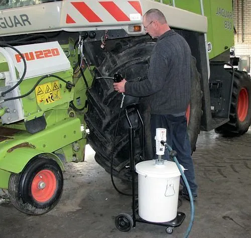 Dispositivo di lubrificazione ad aria compressa DENIOS PM200 con tubo 4m pressione 400 bar G1/4" mobile 207-980