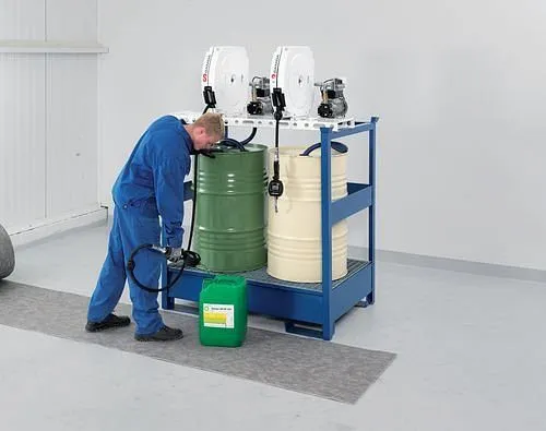 Stazione petrolifera DENIOS EPO-2-Z vasca 2 pompe elettriche barile avvolgitubo chiuso 10 m 201-607