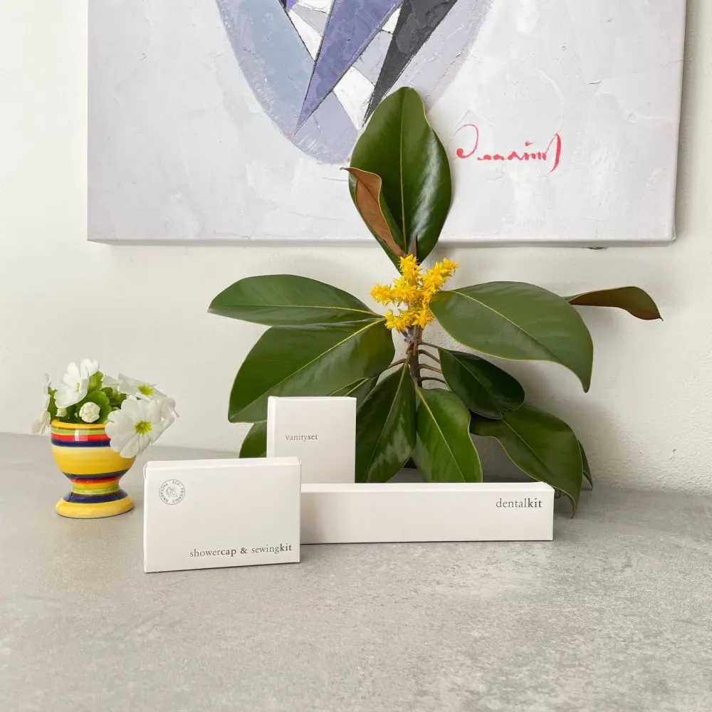 Kit Cuffia Doccia e Set Cucito Hotel Amenities elegante eco box bianca
