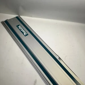 Guida Makita 1500 mm per seghe circolari portatili e tuffo ( 199141-8 )