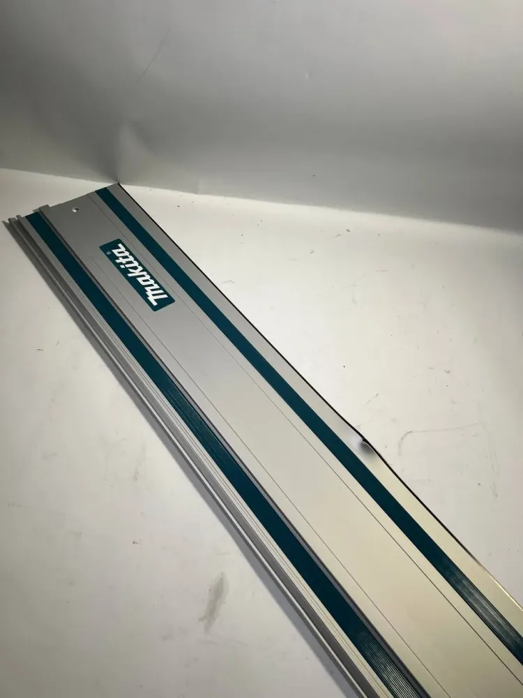 Guida Makita 1500 mm per seghe circolari portatili e tuffo ( 199141-8 )
