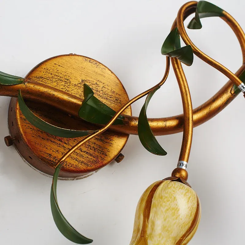 Lampada da parete per bagno 3/5 luci vetro rustico con fiore giallo e braccio girevole dorato