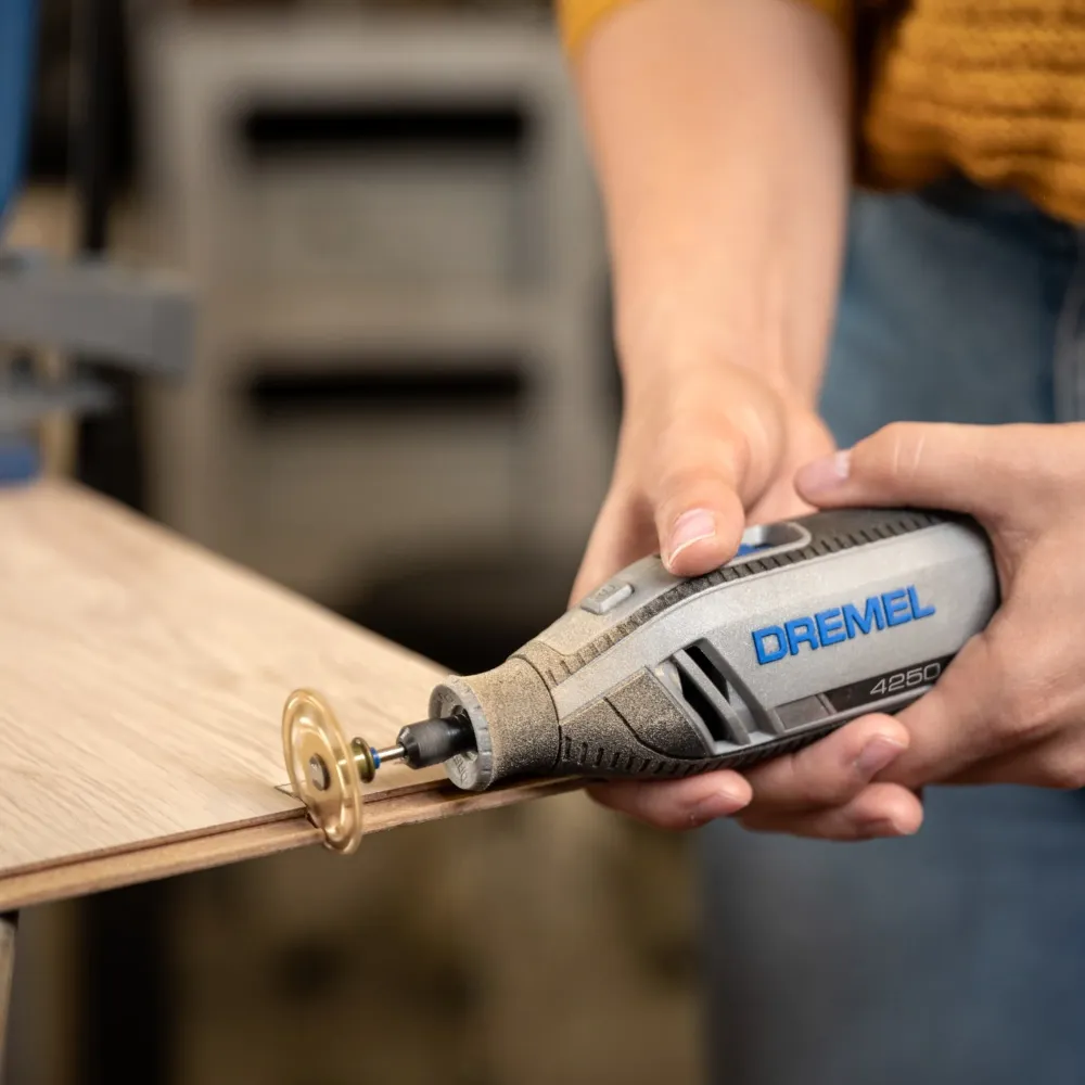 Utensile multifunzione Dremel 4250-3/45 175 Watt ( F0134250JF ) + set di accessori da 45 pezzi + valigetta