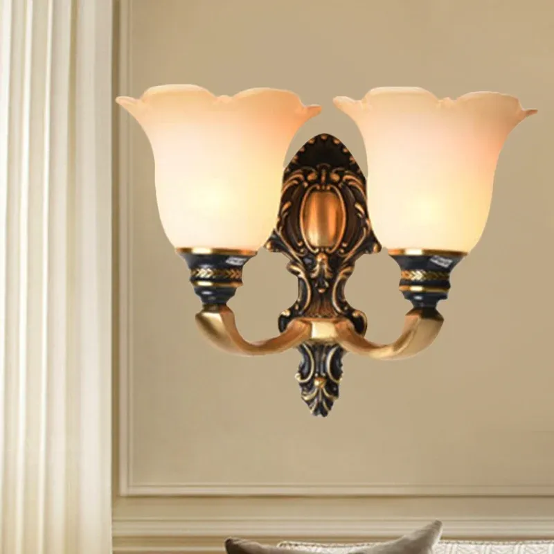 Lampada da parete per camera da letto floreale Lampada da parete abituale vetro bianco 1/2 luci ottone con braccio sinuoso...