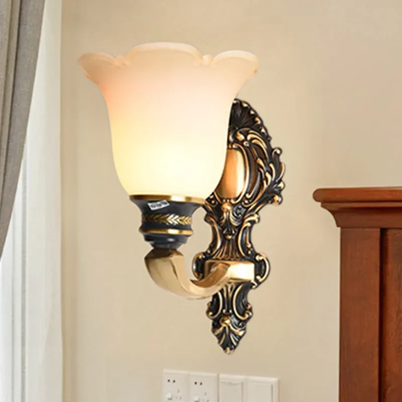 Lampada da parete per camera da letto floreale Lampada da parete abituale vetro bianco 1/2 luci ottone con braccio sinuoso...