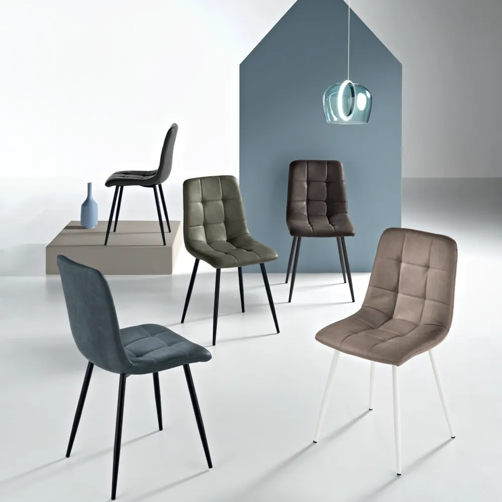 Set di sedie moderne "Siviglia" struttura metallo verniciato seduta ecopelle effetto delicato touch